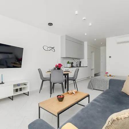 Sea&lake Elegant With Parking & Terrace By Renters Апартаменты