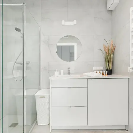Apartman Sea&lake Elegant With Parking & Terrace By Renters