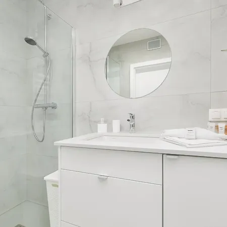 Sea&lake Elegant With Parking & Terrace By Renters Appartamento *