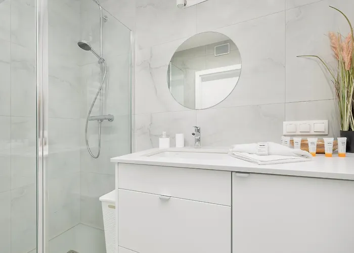 Sea&lake Elegant With Parking & Terrace By Renters Апартаменты *